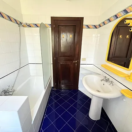 Sabina Trilo Sirolo, In Centro Con Posto Auto *